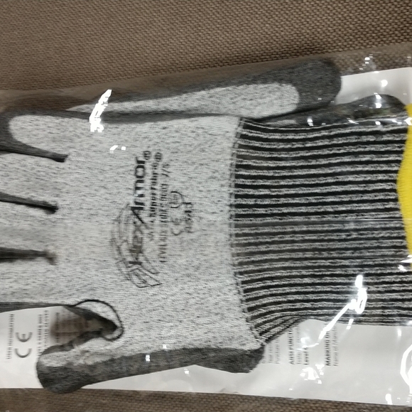 HexArmour Performance gloves Level six series: 9003 - Picture 1 of 3